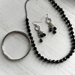 Necklace, bangle bracelet & earrings (Set)